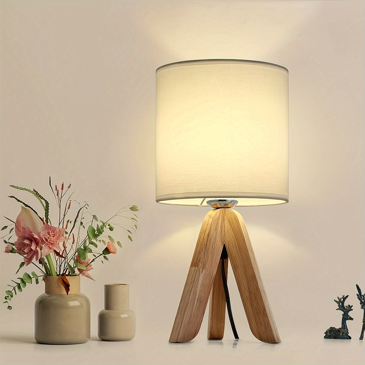 Dreibein-Tischlampe aus Holz
