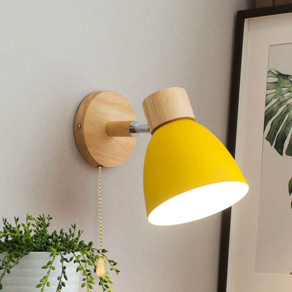Macaron Wandleuchte aus Holz und Eisen
