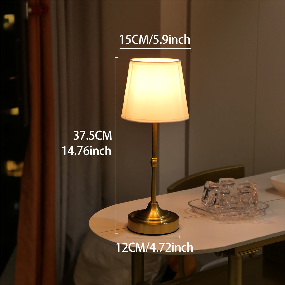Kabellose Tischlampe mit Stoffschirm