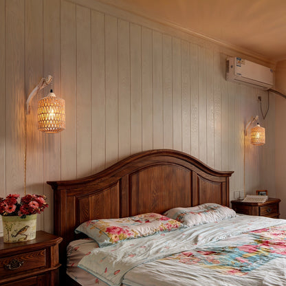 Boho Wandleuchte aus Holz und Rattan