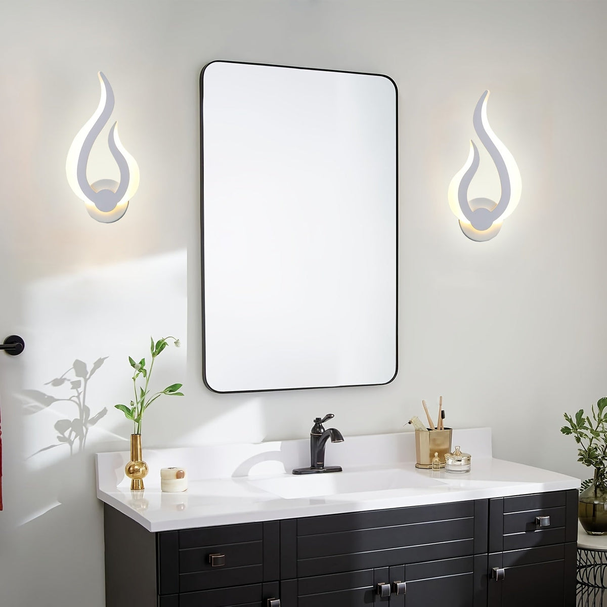 Flammenförmige LED-Wandleuchte