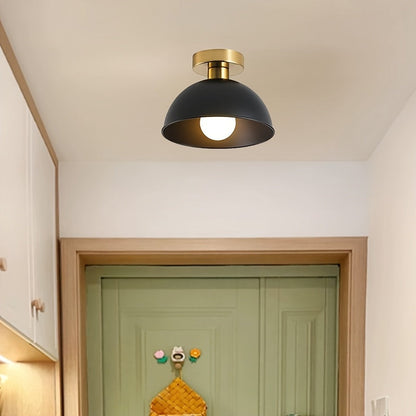 Flache Deckenleuchte in Mattoptik