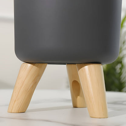 Runder Pflanzkübel mit Holzbeinen