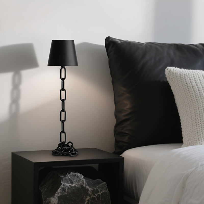 Tischlampe mit Kettengliedern