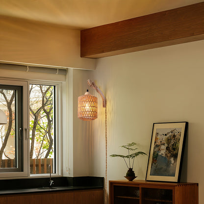 Boho Wandleuchte aus Holz und Rattan