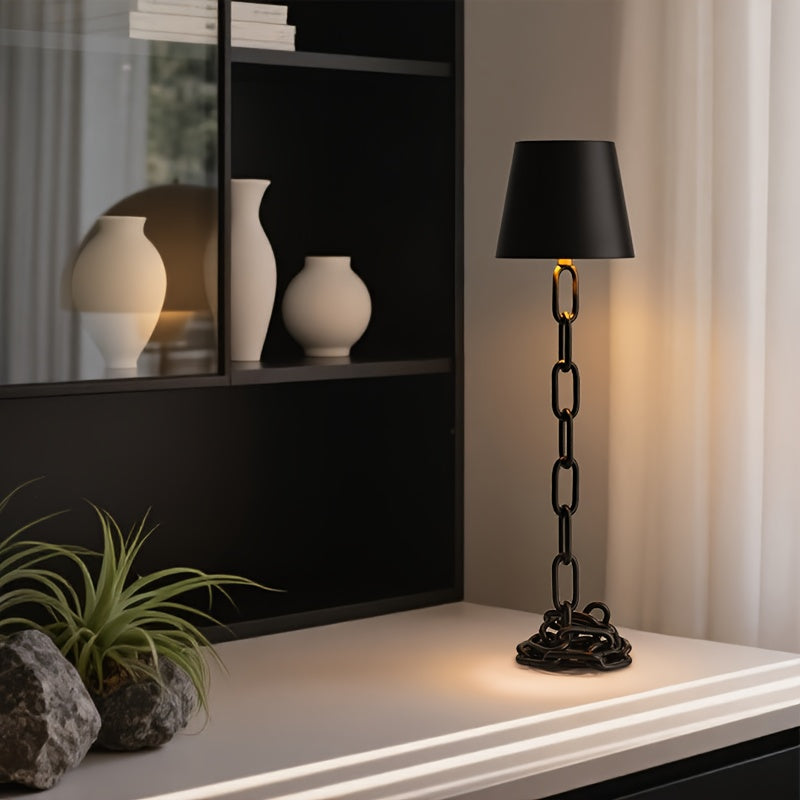 Tischlampe mit Kettengliedern