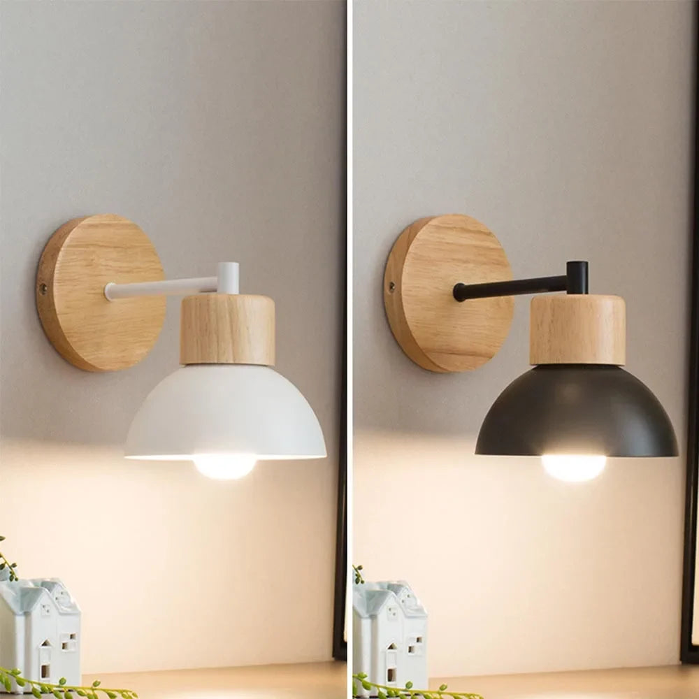 Wandleuchte aus Holz und Metall