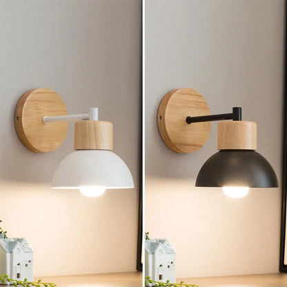 Wandleuchte aus Holz und Metall