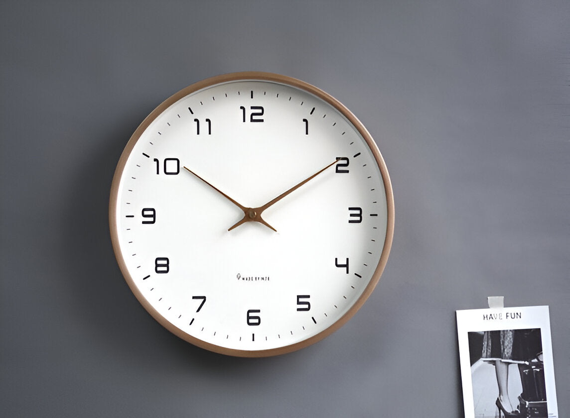Nordic Wanduhr mit Holzrahmen