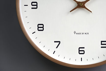 Nordic Wanduhr mit Holzrahmen