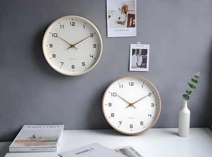 Nordic Wanduhr mit Holzrahmen