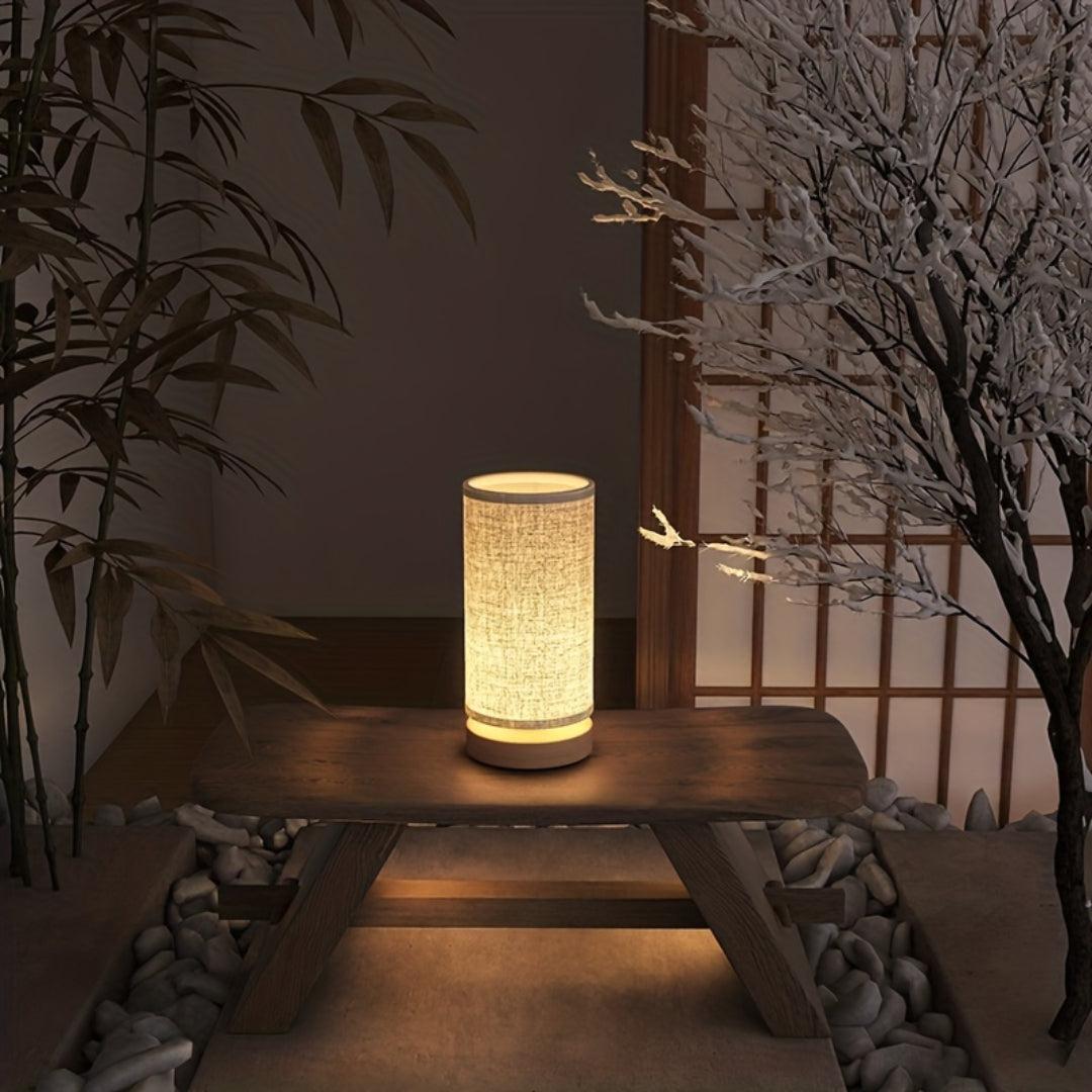 Holz-Tischlampe mit Leinenschirm