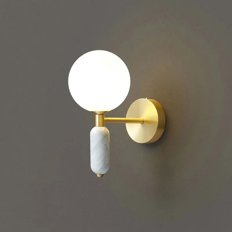 Marmor-Wandleuchte mit Glaskugel