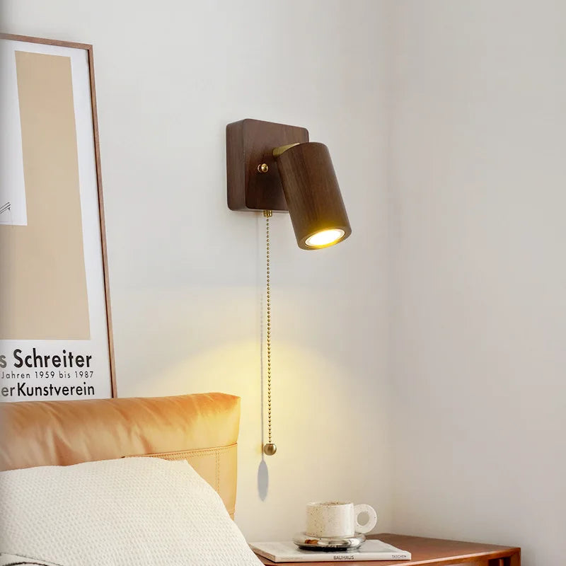 Arlo Wandleuchte aus Walnuss