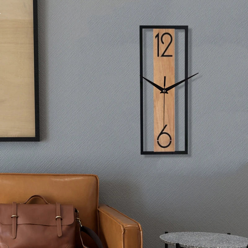 Rechteckige Wanduhr in Holzoptik