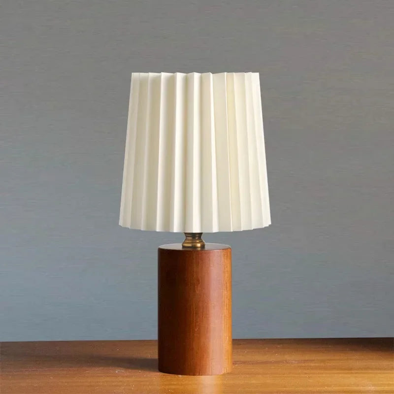 Tischlampe mit Plisseeschirm
