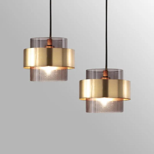 Glas-Pendelleuchte mit Messingband