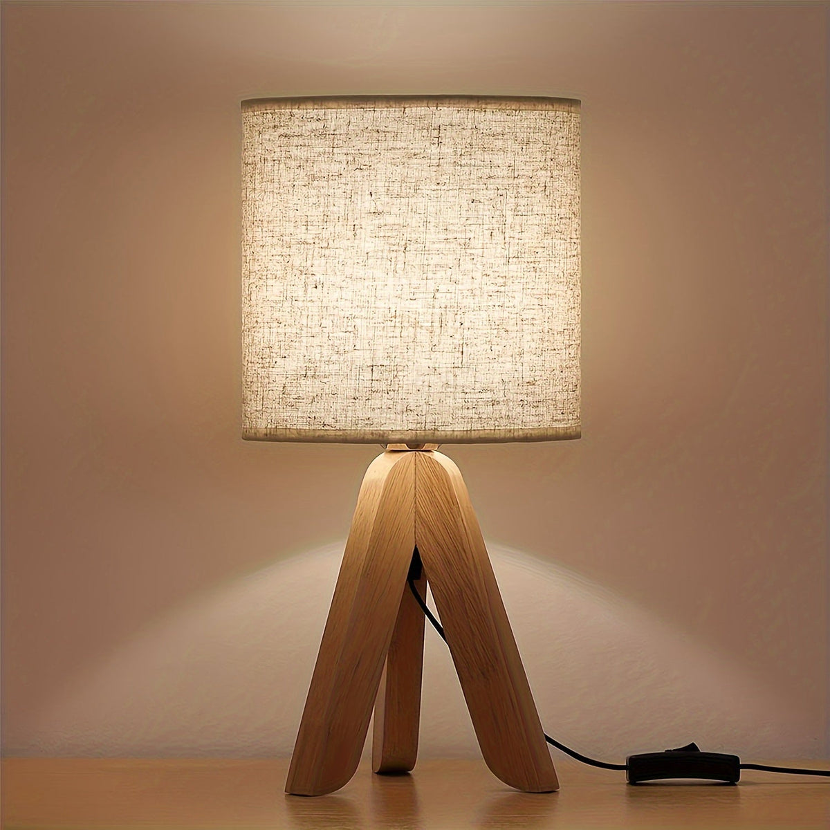 Dreibein-Tischlampe aus Holz
