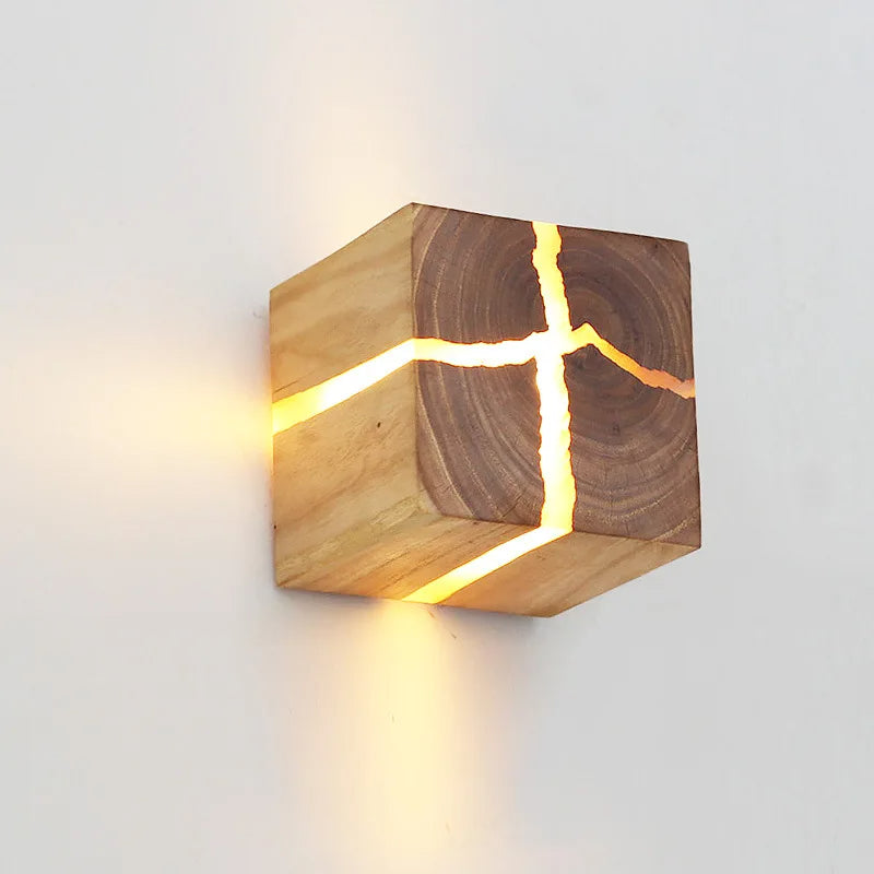 WoodAura Wandleuchte aus Holz und Harz