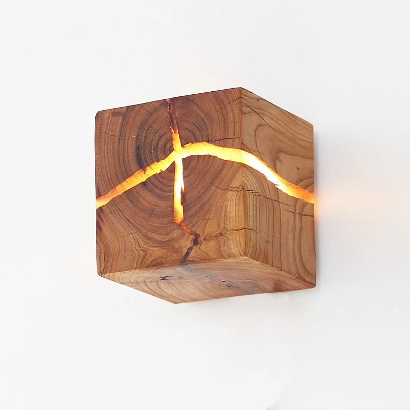 WoodAura Wandleuchte aus Holz und Harz