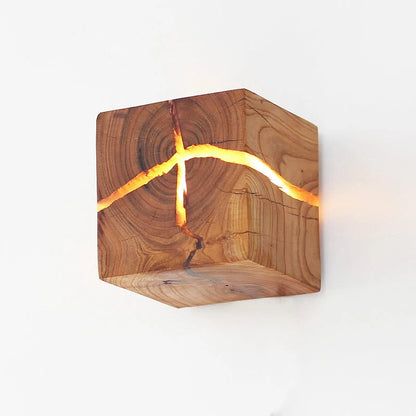 WoodAura Wandleuchte aus Holz und Harz
