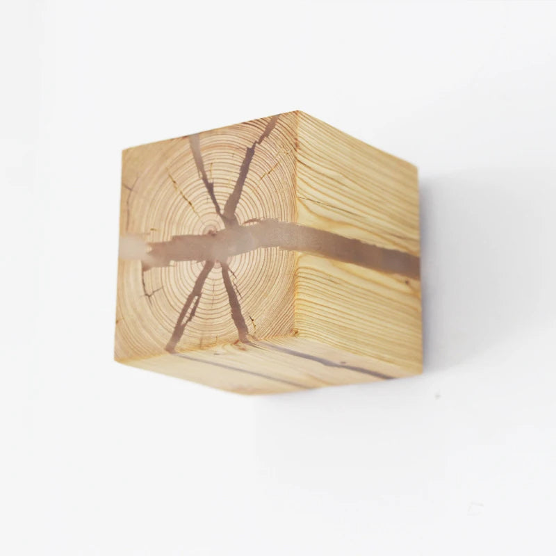 WoodAura Wandleuchte aus Holz und Harz