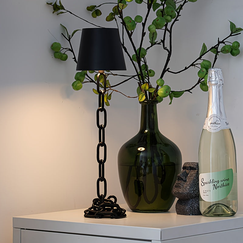 Tischlampe mit Kettengliedern