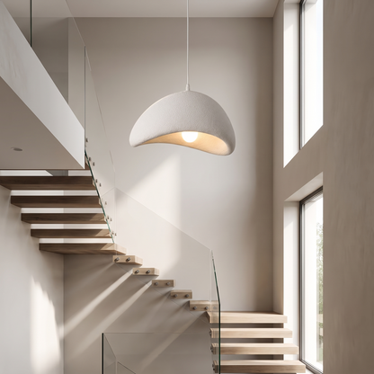 Zenith Glow Kronleuchter im Treppenhaus eines modernen Hauses