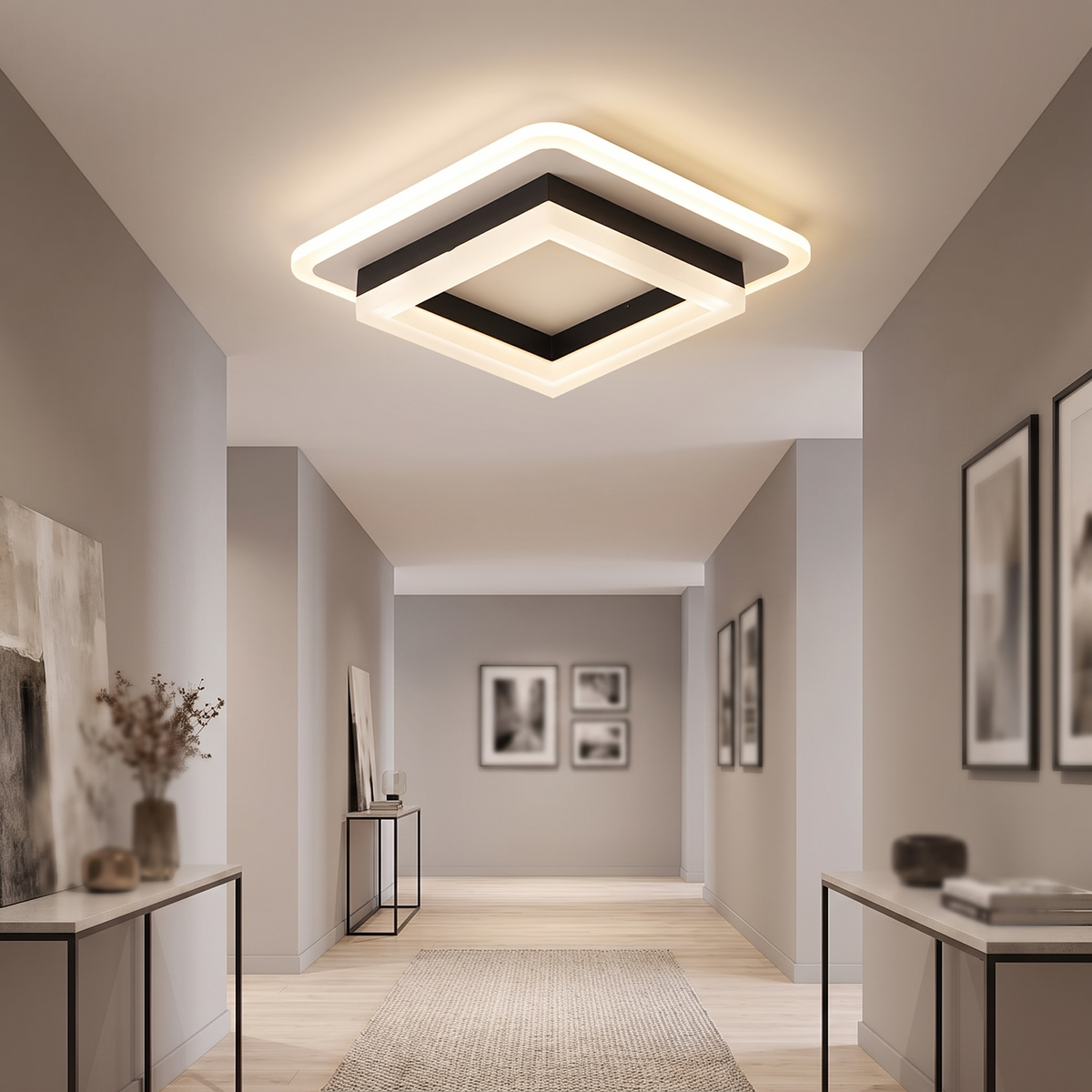 Quadratische LED-Deckenleuchte an der Flurdecke