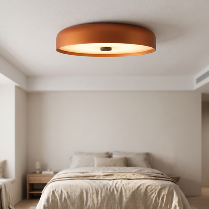 Nordische Retro-Deckenleuchte im minimalistischen Schlafzimmer