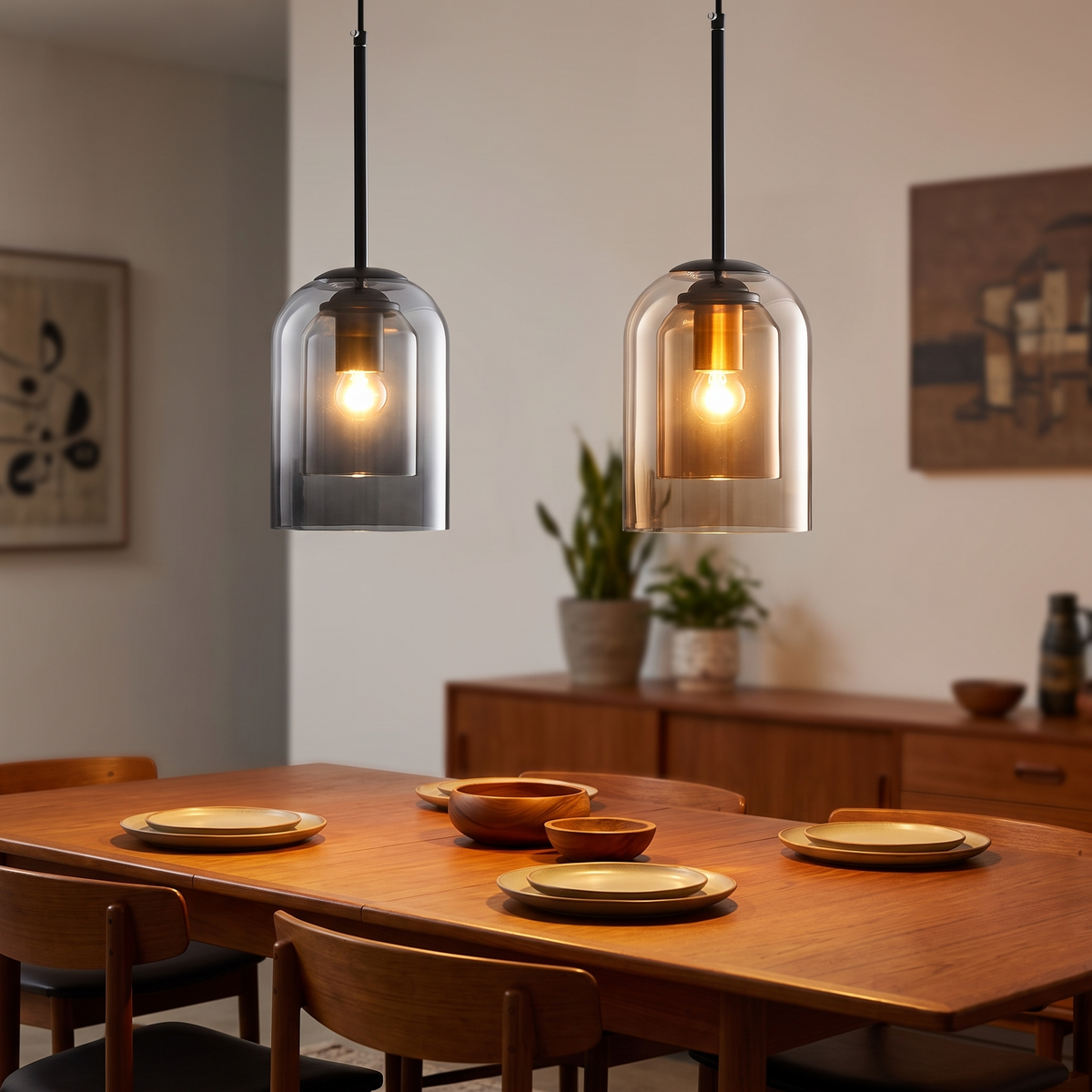 Mica Pendelleuchte im Mid-Century-Stil über dem Esstisch