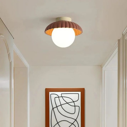 Eisen-Deckenleuchte mit Glaskugel