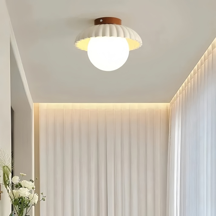 Eisen-Deckenleuchte mit Glaskugel