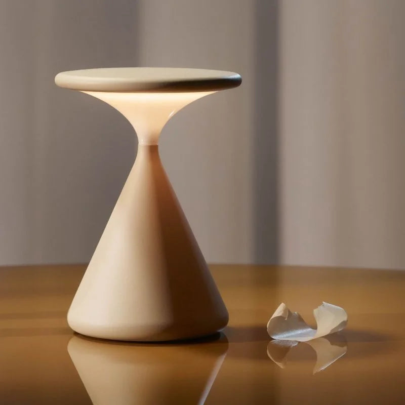 Aurora Akku-Tischlampe im Sanduhrdesign