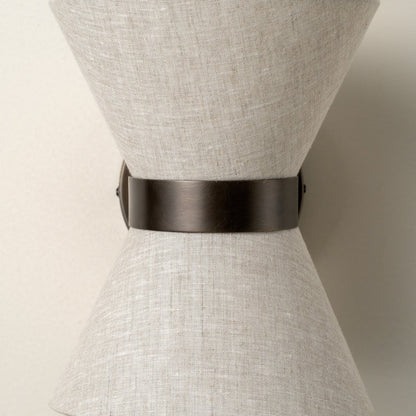 Wandleuchte aus Bronze und Leinen