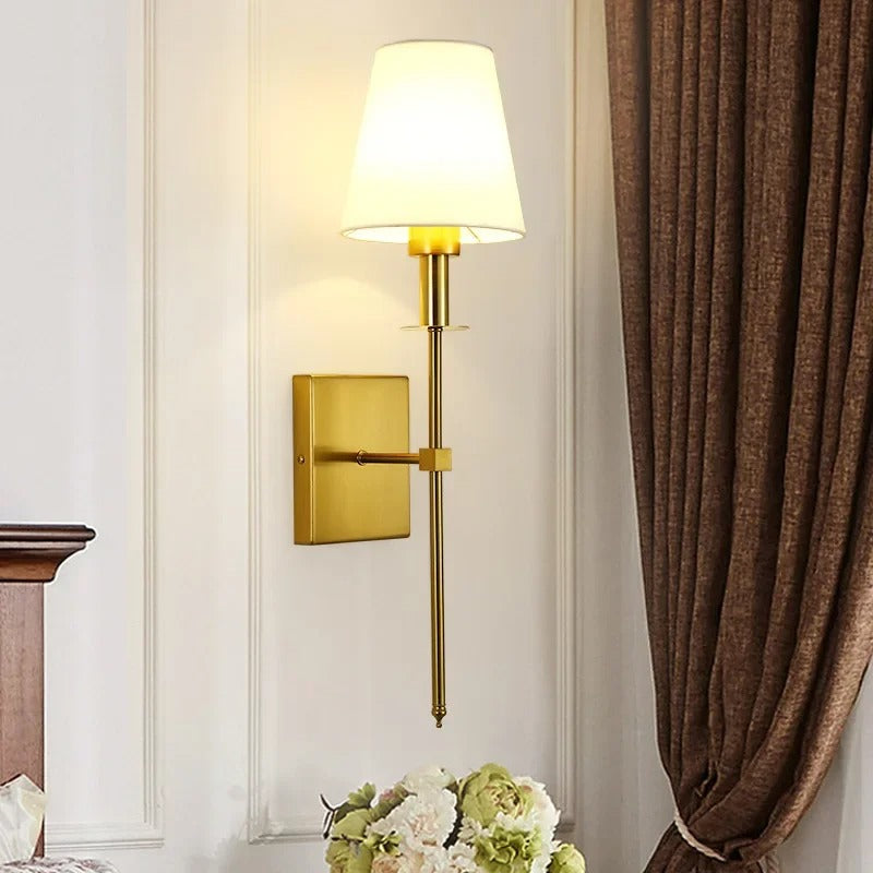 Nordic Elegance Wandleuchte mit Stoffschirm