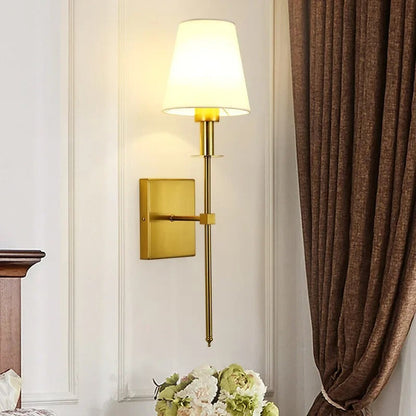Nordic Elegance Wandleuchte mit Stoffschirm