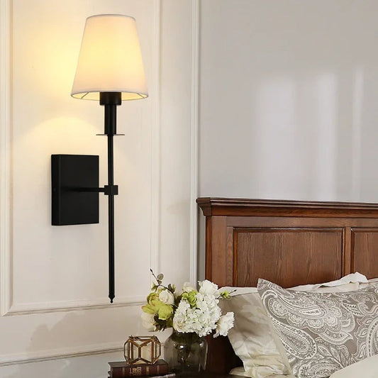 Nordic Elegance Wandleuchte mit Stoffschirm