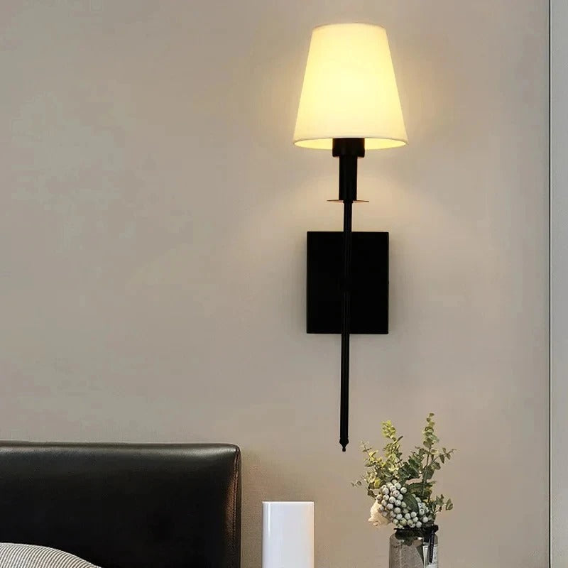 Nordic Elegance Wandleuchte mit Stoffschirm