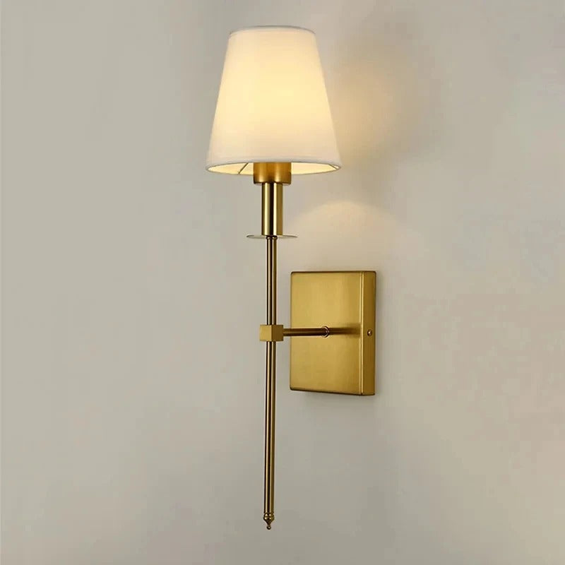 Nordic Elegance Wandleuchte mit Stoffschirm