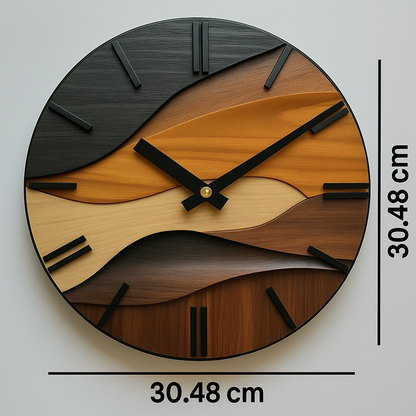 Geriffelte Wanduhr in Holzoptik